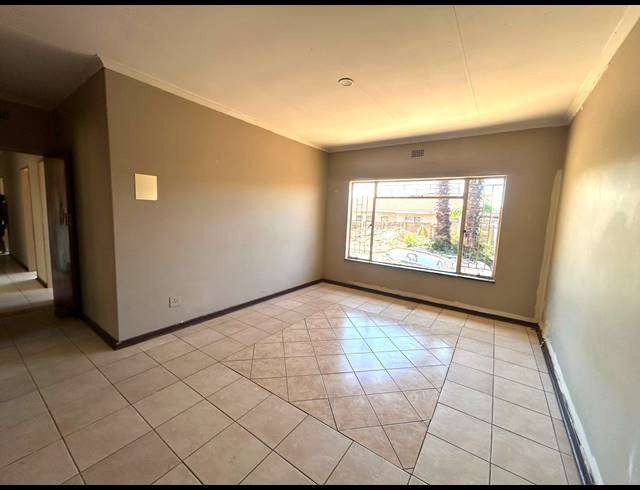 4 BEDROOM HOUSE TO LET IN VANDERBIJLPARK CE 3